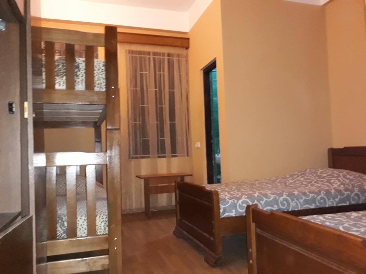 Suliko Guest House บาทูมิ ภายนอก รูปภาพ